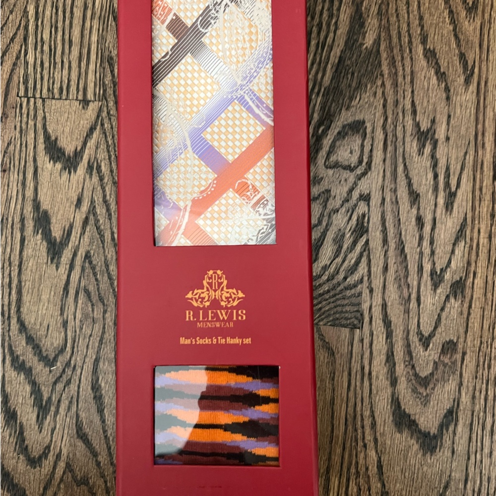 R Lewis men’s dress socks & handkerchief